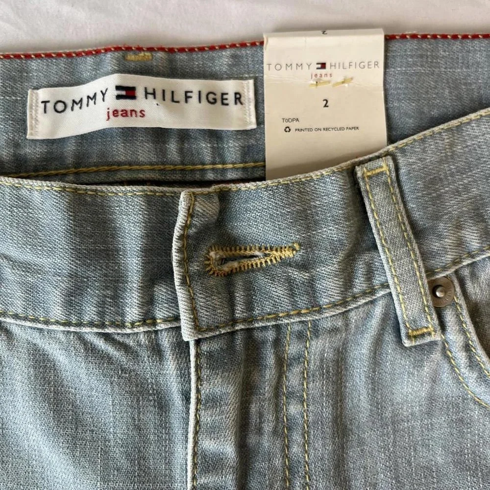 NWT Tommy Hilfiger Jeans Mens Size 2 Light Wash Straight Leg Five Pocket‎ Casual